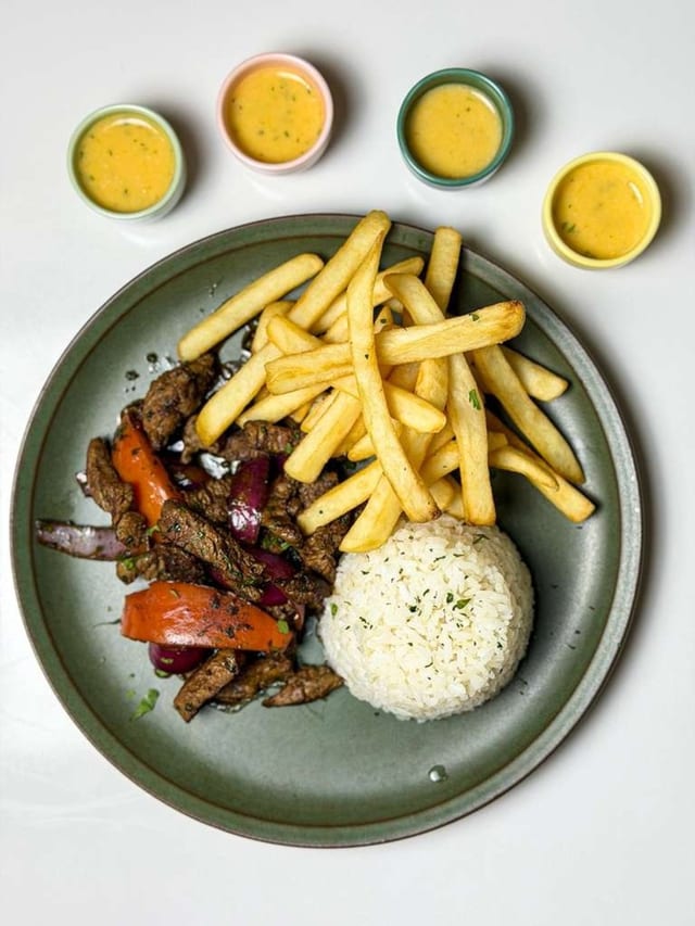 Lomo Saltado (Res)